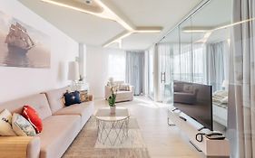 Apartament Z Widokiem Na Morze Z Aneksem Kuchennym I Basenem Ultra Marine